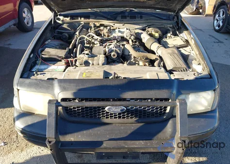 2010 Ford Crown Victoria Police/Police Interceptor z USA, uszkodzony, nr VIN 2FABP7BV8AX136598